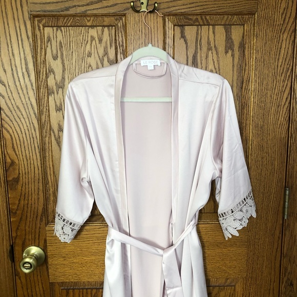 Silk Robe - Picture 1 of 4